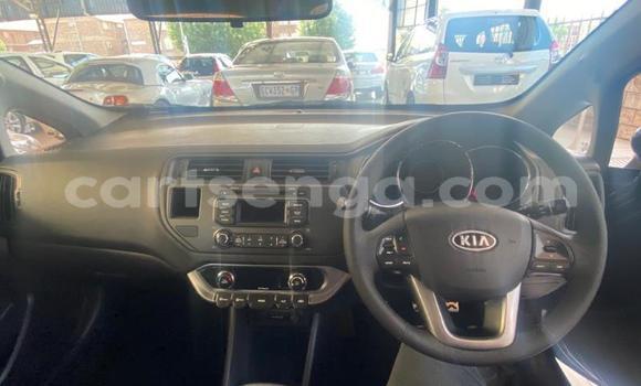 Nunua Ilio tumika Kia Rio Beige Gari ndani ya Ezulwini nchini Hhohho Nunua Ilio tumika Kia Rio Beige Gari ndani ya Ezulwini nchini Hhohho