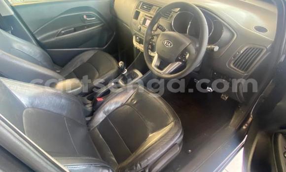 Nunua Ilio tumika Kia Rio Beige Gari ndani ya Ezulwini nchini Hhohho Nunua Ilio tumika Kia Rio Beige Gari ndani ya Ezulwini nchini Hhohho