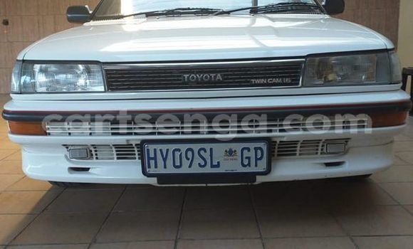 Nunua Ilio tumika Toyota Corolla White Gari ndani ya Ezulwini nchini Hhohho