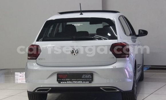 Nunua Ilio tumika Volkswagen Golf GTI White Gari ndani ya Ezulwini nchini Hhohho Nunua Ilio tumika Volkswagen Golf GTI White Gari ndani ya Ezulwini nchini Hhohho