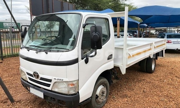 Buy Used Toyota Dyna White Truck in Mbabane in Manzini Buy Used Toyota Dyna White Truck in Mbabane in Manzini
