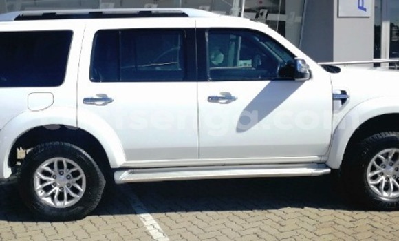 Buy Used Ford Everest White Car in Bhunya in Manzini Buy Used Ford Everest White Car in Bhunya in Manzini