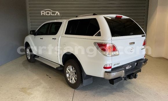 Nunua Ilio tumika Mazda BT-50 White Gari ndani ya Ezulwini nchini Hhohho Nunua Ilio tumika Mazda BT-50 White Gari ndani ya Ezulwini nchini Hhohho