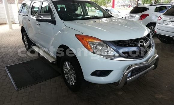 Nunua Ilio tumika Mazda BT-50 White Gari ndani ya Bhunya nchini Manzini