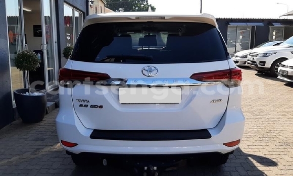 Nunua Ilio tumika Toyota Fortuner White Gari ndani ya Big Bend nchini Lubombo Nunua Ilio tumika Toyota Fortuner White Gari ndani ya Big Bend nchini Lubombo