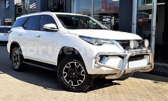 Nunua Ilio tumika Toyota Fortuner White Gari ndani ya Big Bend nchini Lubombo Nunua Ilio tumika Toyota Fortuner White Gari ndani ya Big Bend nchini Lubombo