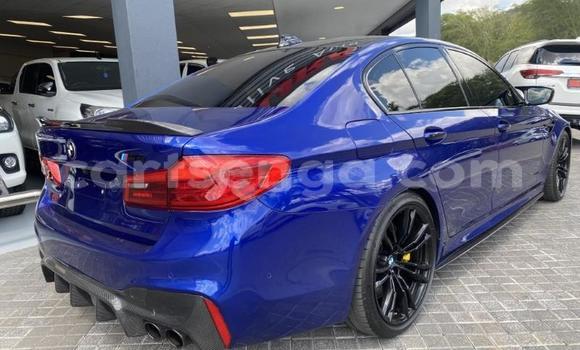 Nunua Ilio tumika BMW M5 Blue Gari ndani ya Big Bend nchini Lubombo Nunua Ilio tumika BMW M5 Blue Gari ndani ya Big Bend nchini Lubombo
