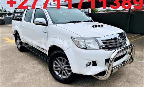 Buy Used Toyota Hilux White Car in Mbabane in Manzini