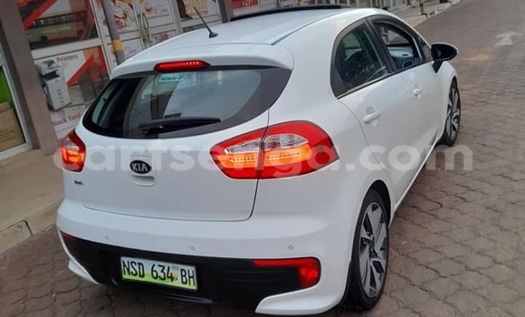 Nunua Ilio tumika Kia Rio White Gari ndani ya Bhunya nchini Manzini Nunua Ilio tumika Kia Rio White Gari ndani ya Bhunya nchini Manzini