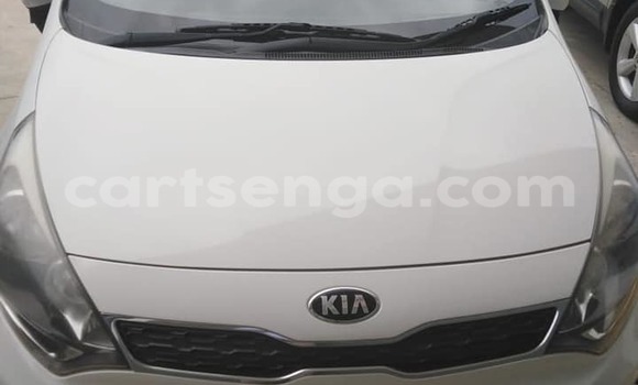 Nunua Ilio tumika Kia Rio White Gari ndani ya Bhunya nchini Manzini