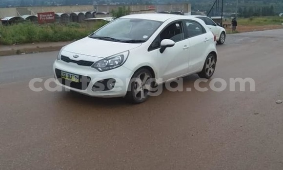 Nunua Ilio tumika Kia Rio White Gari ndani ya Bhunya nchini Manzini Nunua Ilio tumika Kia Rio White Gari ndani ya Bhunya nchini Manzini