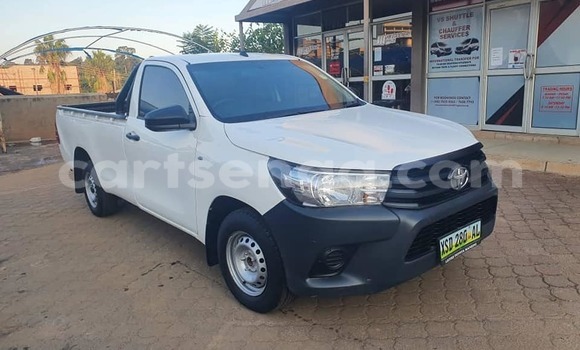 Nunua Ilio tumika Toyota Hilux Silver Gari ndani ya Bhunya nchini Manzini Nunua Ilio tumika Toyota Hilux Silver Gari ndani ya Bhunya nchini Manzini