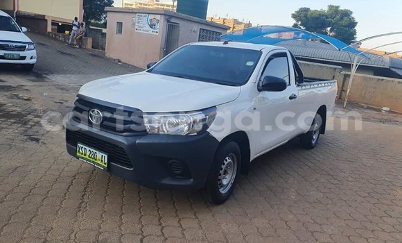 Nunua Ilio tumika Toyota Hilux Silver Gari ndani ya Bhunya nchini Manzini Nunua Ilio tumika Toyota Hilux Silver Gari ndani ya Bhunya nchini Manzini