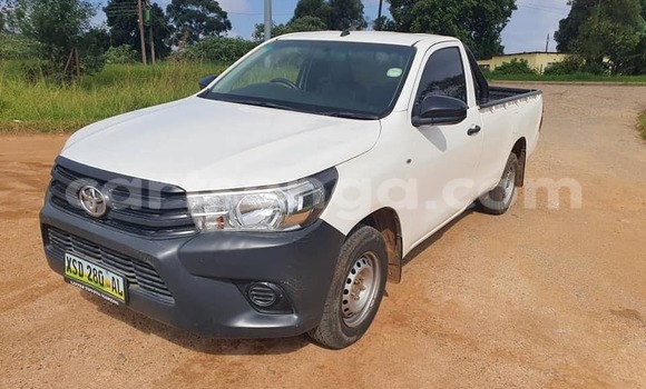 Nunua Ilio tumika Toyota Hilux Silver Gari ndani ya Bhunya nchini Manzini