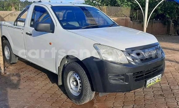 Nunua Ilio tumika Isuzu KB White Gari ndani ya Bhunya nchini Manzini Nunua Ilio tumika Isuzu KB White Gari ndani ya Bhunya nchini Manzini