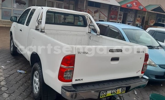Nunua Ilio tumika Toyota Hilux White Gari ndani ya Bhunya nchini Manzini Nunua Ilio tumika Toyota Hilux White Gari ndani ya Bhunya nchini Manzini