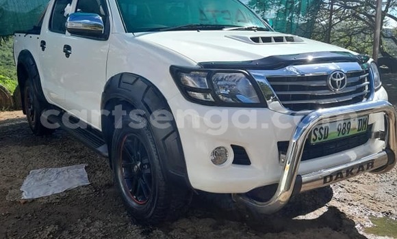 Nunua Ilio tumika Toyota Hilux White Gari ndani ya Bhunya nchini Manzini Nunua Ilio tumika Toyota Hilux White Gari ndani ya Bhunya nchini Manzini