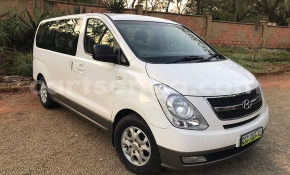 Buy Used Hyundai H1 White Car in Bhunya in Manzini Buy Used Hyundai H1 White Car in Bhunya in Manzini