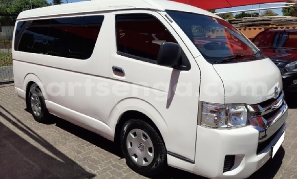Nunua Ilio tumika Toyota Hiace White Gari ndani ya Big Bend nchini Lubombo Nunua Ilio tumika Toyota Hiace White Gari ndani ya Big Bend nchini Lubombo