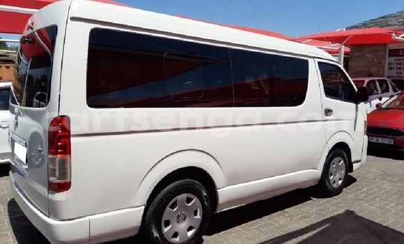 Nunua Ilio tumika Toyota Hiace White Gari ndani ya Big Bend nchini Lubombo Nunua Ilio tumika Toyota Hiace White Gari ndani ya Big Bend nchini Lubombo