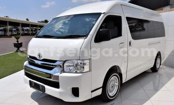 Nunua Ilio tumika Toyota Touring HiAce White Gari ndani ya Manzini nchini Manzini Nunua Ilio tumika Toyota Touring HiAce White Gari ndani ya Manzini nchini Manzini