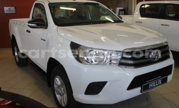 Nunua Ilio tumika Toyota Hilux White Gari ndani ya Big Bend nchini Lubombo