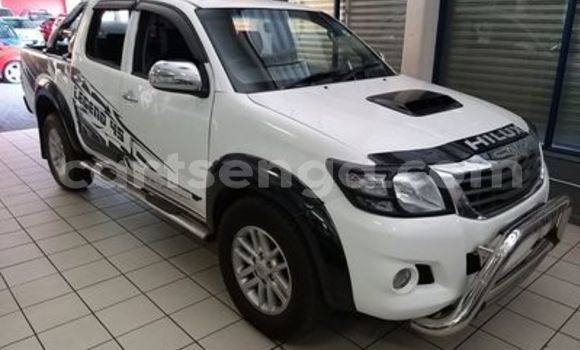 Nunua Ilio tumika Toyota Hilux White Gari ndani ya Big Bend nchini Wilaya ya Lubombo