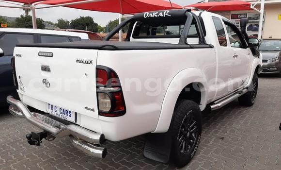 Acheter Occasion Voiture Toyota Hilux Blanc à Bulembu, Hhohho Acheter Occasion Voiture Toyota Hilux Blanc à Bulembu, Hhohho