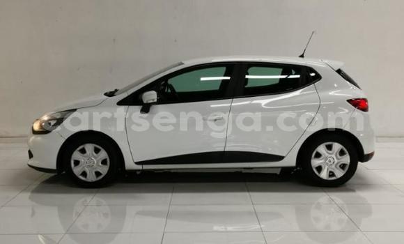 Nunua Ilio tumika Renault Clio White Gari ndani ya Big Bend nchini Lubombo Nunua Ilio tumika Renault Clio White Gari ndani ya Big Bend nchini Lubombo