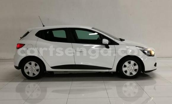 Nunua Ilio tumika Renault Clio White Gari ndani ya Big Bend nchini Lubombo Nunua Ilio tumika Renault Clio White Gari ndani ya Big Bend nchini Lubombo