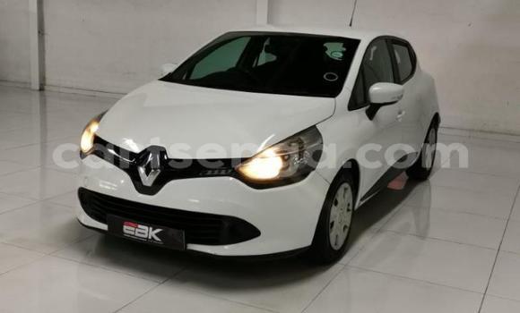 Nunua Ilio tumika Renault Clio White Gari ndani ya Big Bend nchini Lubombo Nunua Ilio tumika Renault Clio White Gari ndani ya Big Bend nchini Lubombo