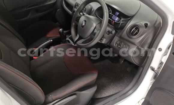 Nunua Ilio tumika Renault Clio White Gari ndani ya Big Bend nchini Lubombo Nunua Ilio tumika Renault Clio White Gari ndani ya Big Bend nchini Lubombo