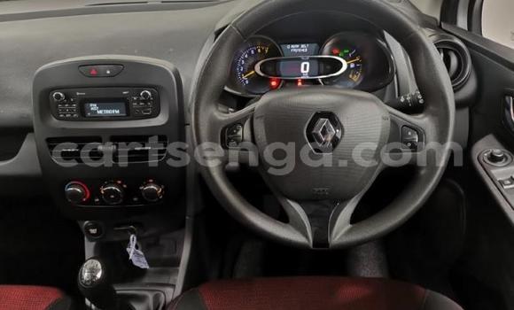 Nunua Ilio tumika Renault Clio White Gari ndani ya Big Bend nchini Lubombo Nunua Ilio tumika Renault Clio White Gari ndani ya Big Bend nchini Lubombo