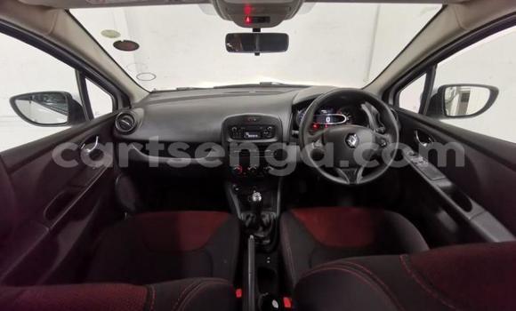 Nunua Ilio tumika Renault Clio White Gari ndani ya Big Bend nchini Lubombo Nunua Ilio tumika Renault Clio White Gari ndani ya Big Bend nchini Lubombo