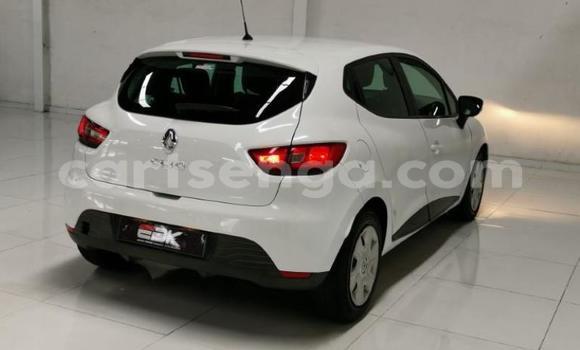 Nunua Ilio tumika Renault Clio White Gari ndani ya Big Bend nchini Lubombo Nunua Ilio tumika Renault Clio White Gari ndani ya Big Bend nchini Lubombo