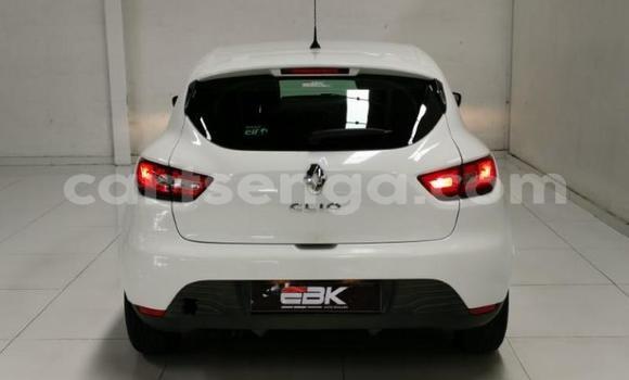 Nunua Ilio tumika Renault Clio White Gari ndani ya Big Bend nchini Lubombo Nunua Ilio tumika Renault Clio White Gari ndani ya Big Bend nchini Lubombo