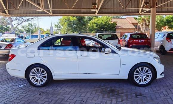 Nunua Ilio tumika Mercedes‒Benz C–Class White Gari ndani ya Big Bend nchini Lubombo Nunua Ilio tumika Mercedes‒Benz C–Class White Gari ndani ya Big Bend nchini Lubombo