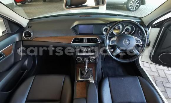 Nunua Ilio tumika Mercedes‒Benz C–Class White Gari ndani ya Big Bend nchini Lubombo Nunua Ilio tumika Mercedes‒Benz C–Class White Gari ndani ya Big Bend nchini Lubombo