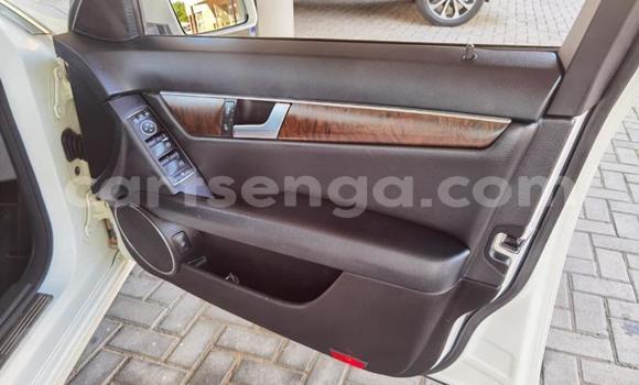 Nunua Ilio tumika Mercedes‒Benz C–Class White Gari ndani ya Big Bend nchini Lubombo Nunua Ilio tumika Mercedes‒Benz C–Class White Gari ndani ya Big Bend nchini Lubombo