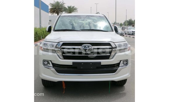Acheter Import Voiture Toyota Land Cruiser Blanc à Import - Dubai, Hhohho Acheter Import Voiture Toyota Land Cruiser Blanc à Import - Dubai, Hhohho