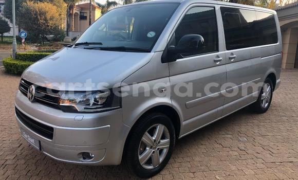 Nunua Ilio tumika Volkswagen Caravelle Silver Gari ndani ya Bulembu nchini Hhohho Nunua Ilio tumika Volkswagen Caravelle Silver Gari ndani ya Bulembu nchini Hhohho