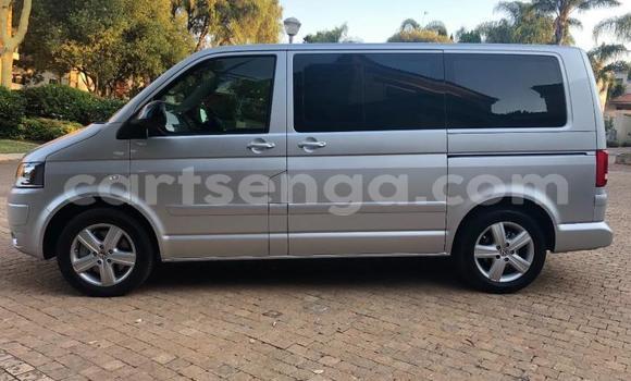 Nunua Ilio tumika Volkswagen Caravelle Silver Gari ndani ya Bulembu nchini Hhohho Nunua Ilio tumika Volkswagen Caravelle Silver Gari ndani ya Bulembu nchini Hhohho