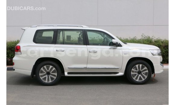 Acheter Import Voiture Toyota Land Cruiser Blanc à Import - Dubai, Hhohho Acheter Import Voiture Toyota Land Cruiser Blanc à Import - Dubai, Hhohho