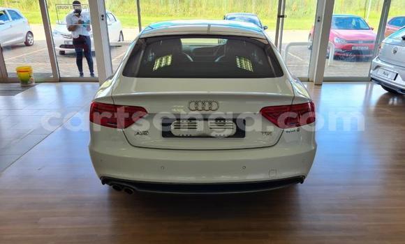 Nunua Ilio tumika Audi A5 White Gari ndani ya Bulembu nchini Hhohho Nunua Ilio tumika Audi A5 White Gari ndani ya Bulembu nchini Hhohho