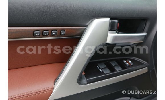 Acheter Import Voiture Toyota Land Cruiser Blanc à Import - Dubai, Hhohho Acheter Import Voiture Toyota Land Cruiser Blanc à Import - Dubai, Hhohho