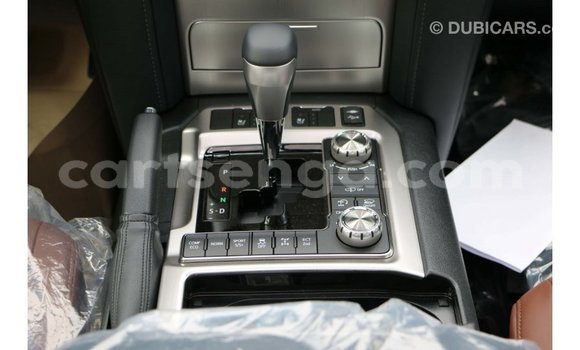 Acheter Import Voiture Toyota Land Cruiser Blanc à Import - Dubai, Hhohho Acheter Import Voiture Toyota Land Cruiser Blanc à Import - Dubai, Hhohho