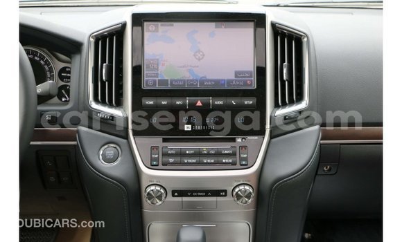 Acheter Import Voiture Toyota Land Cruiser Blanc à Import - Dubai, Hhohho Acheter Import Voiture Toyota Land Cruiser Blanc à Import - Dubai, Hhohho