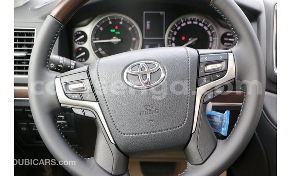 Acheter Import Voiture Toyota Land Cruiser Blanc à Import - Dubai, Hhohho Acheter Import Voiture Toyota Land Cruiser Blanc à Import - Dubai, Hhohho