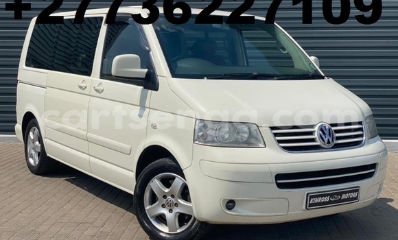 Buy Used Volkswagen Caravelle White Car in Mbabane in Manzini