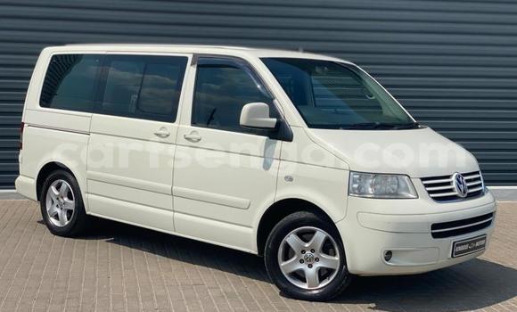 Buy Used Volkswagen Caravelle White Car in Mbabane in Manzini Buy Used Volkswagen Caravelle White Car in Mbabane in Manzini